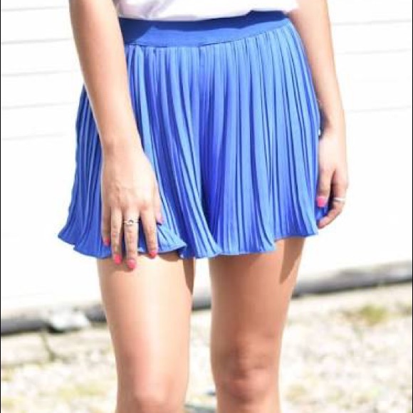 High waisted Pleated Shorts Tennis Skirt look - Picture 2 of 2